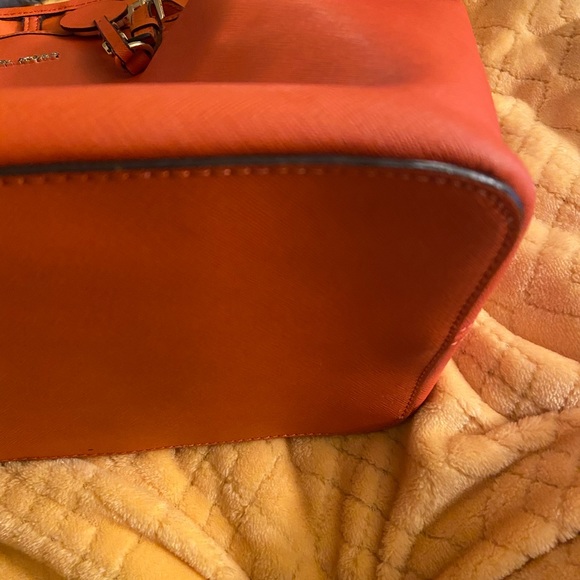 Handbag - Picture 3 of 7